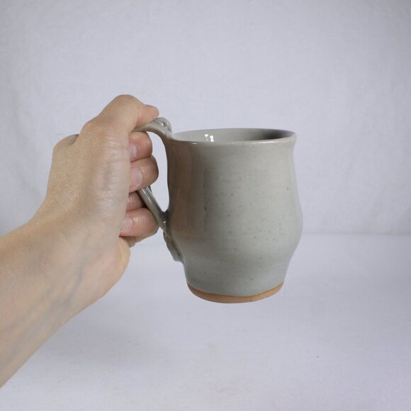 Handmade pottery mug sage green with little mouse - Picture 10 of 11